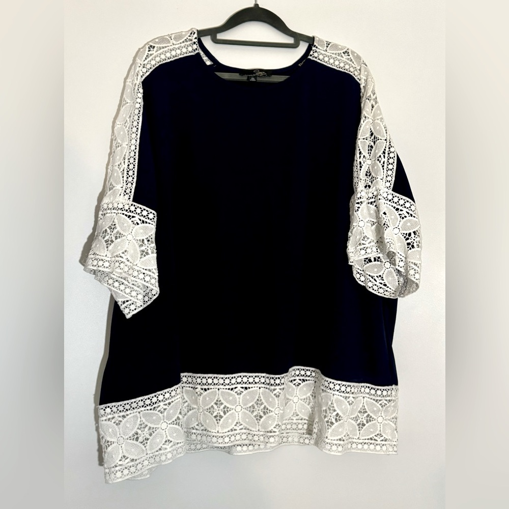 Suzanne betro navy and white xl pullover